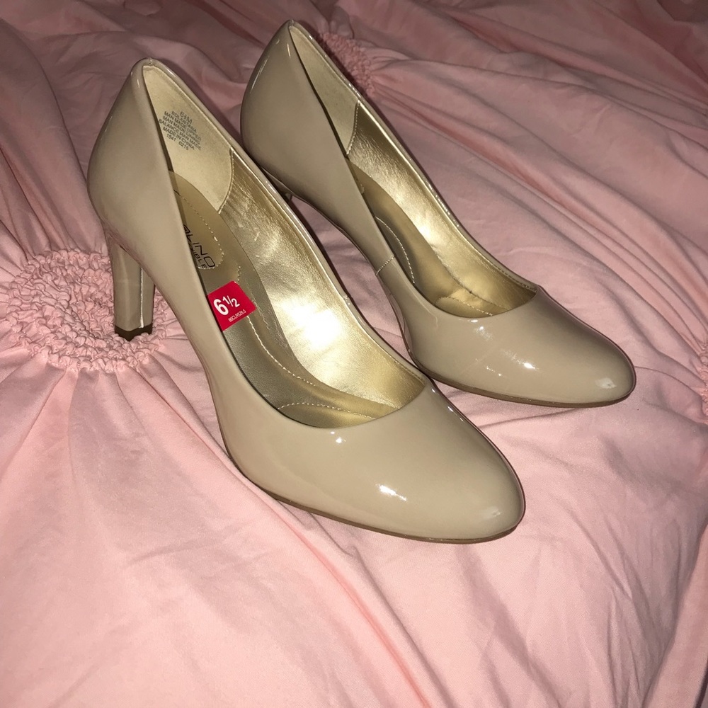Glossy Nude Heels size 6 1/5